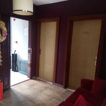 Отель Sea Port House 3*